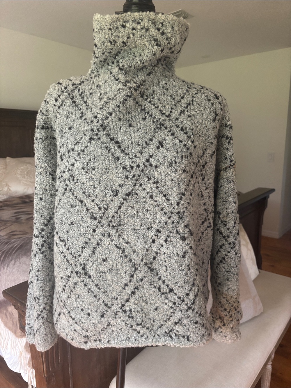 Sofft Gray & Black Diamond Bouclé Turtleneck Sweater